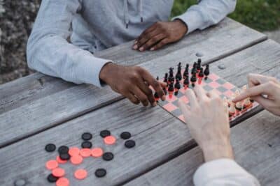 Juegos de mesa para dos personas: los más entretenidos para disfrutar en Colombia