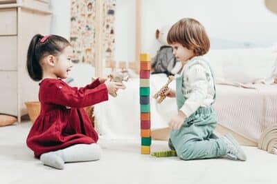 Comparativa entre bloques de madera y bloques de plástico: ¿cuál elegir?