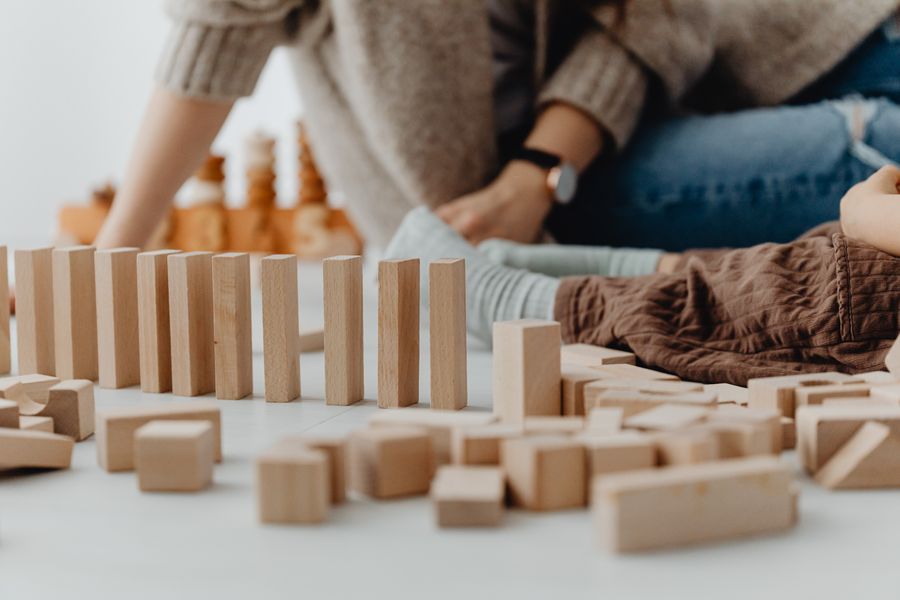 Desarrollo creativo infantil con bloques de madera