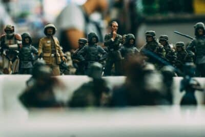 Cómo organizar y exhibir una colección de figuras de acción