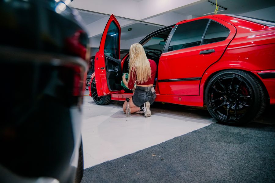 Limpieza interior de BMW en taller