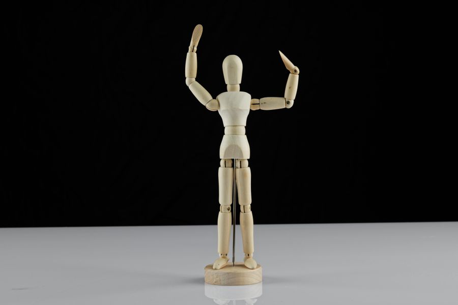 Maniquí articulado de madera para dibujo