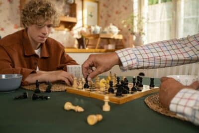 Juegos de mesa para adolescentes, opciones entretenidas y desafiantes que vuelven a conectar a una generación