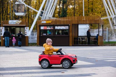 ¿Qué velocidad máxima debe tener un vehículo montable para niños?