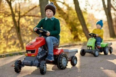 Vehículos montables tipo moto vs tipo carro: ¿cuál elegir?